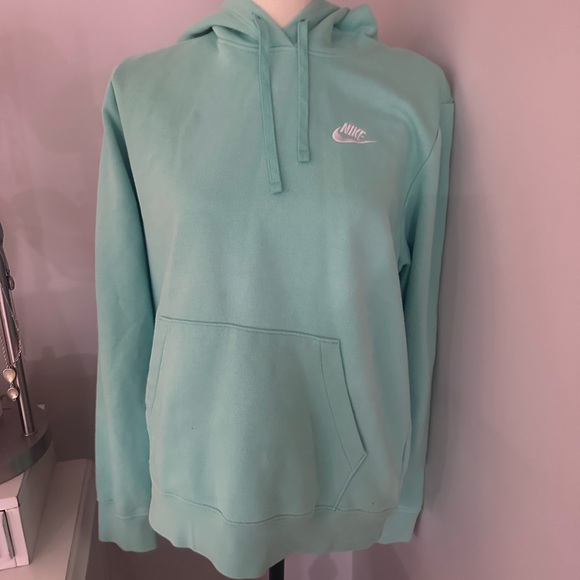 Nike Tops - Classic Nike hoodie in a beautiful seafoam green